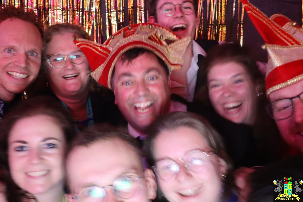 ../Images/Jeugd Opwarmbal Photobooth 300.jpg